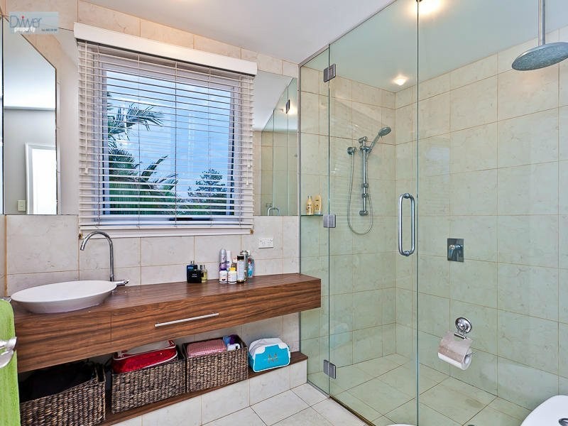 68 Wylie Avenue, Coorparoo QLD 4151