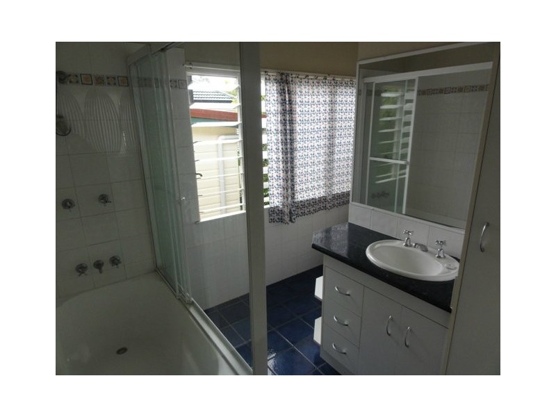 17 Tranters Avenue, Camp Hill QLD 4152