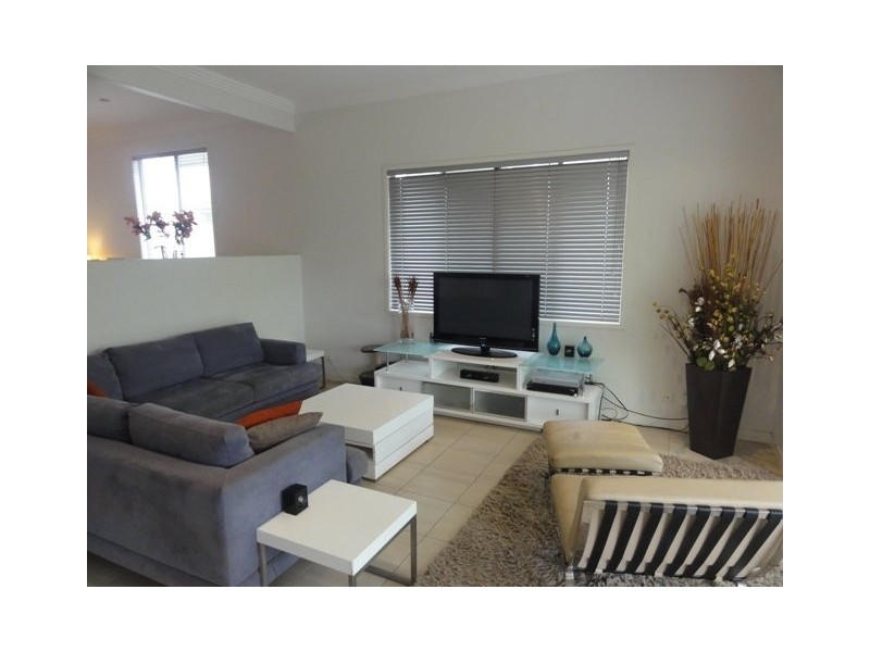 1 Lochaber Street, Dutton Park QLD 4102