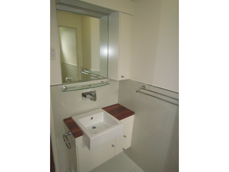 15 Oxford Terrace, Taringa QLD 4068