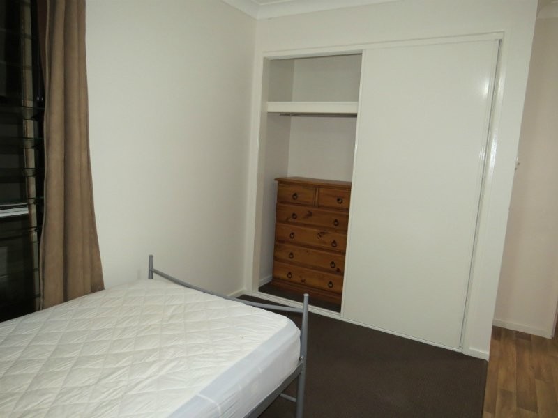 27 Cameron Street, Fairfield QLD 4103