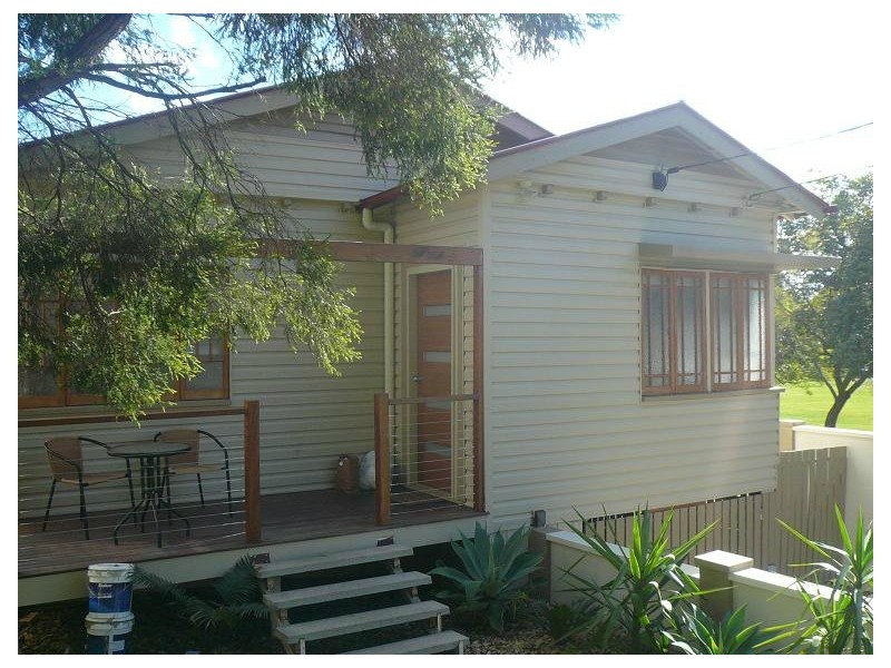 27 Cameron Street, Fairfield QLD 4103