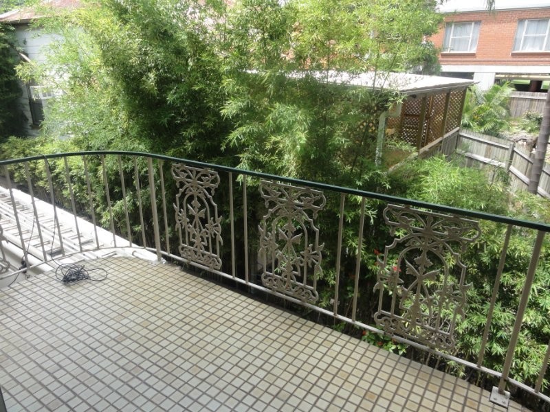 2/379 Cornwall St, Greenslopes QLD 4120