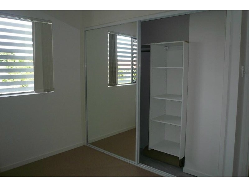 8-10 Kingsmill Street, Chermside QLD 4032