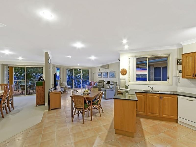 140 Diamond Head Drive, Budgewoi NSW 2262