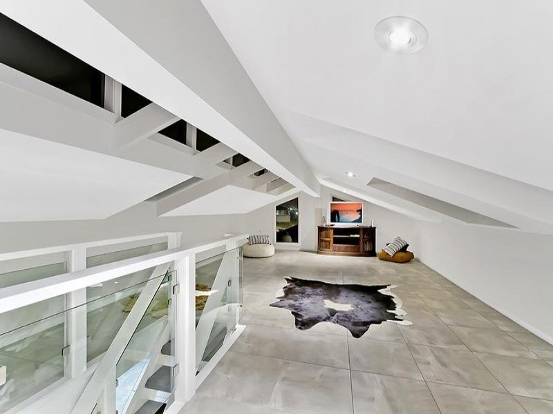 18 Curtis Parade, The Entrance North NSW 2261