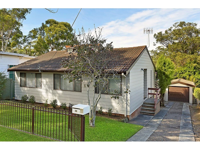 38 Elaine Avenue, Berkeley Vale NSW 2261