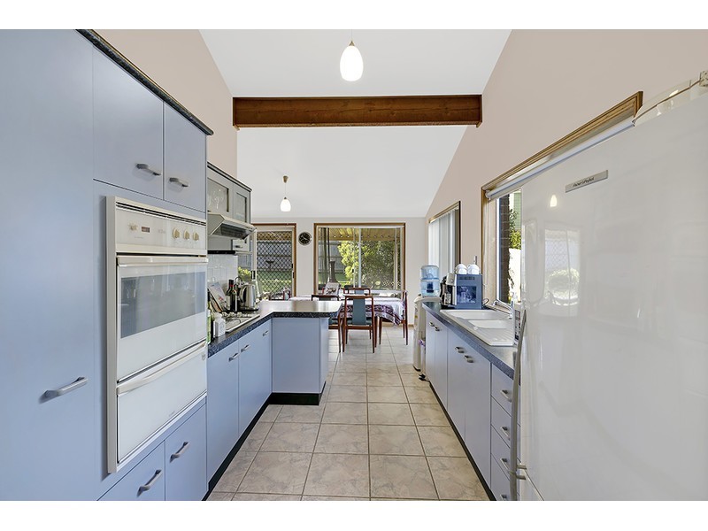 232 Cresthaven Avenue, Bateau Bay NSW 2261