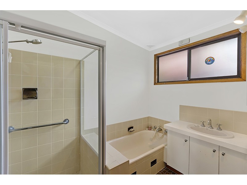 18 Shamrock Drive, Berkeley Vale NSW 2261