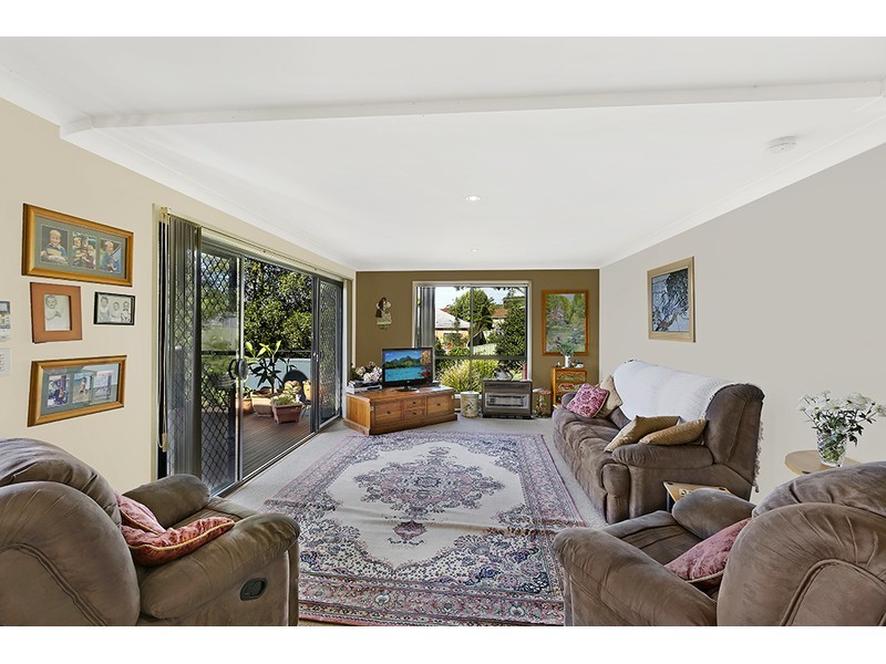 2 Grandis Place, Bateau Bay NSW 2261