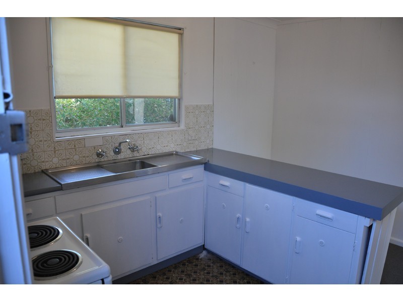 42 Flinders Avenue, Killarney Vale NSW 2261