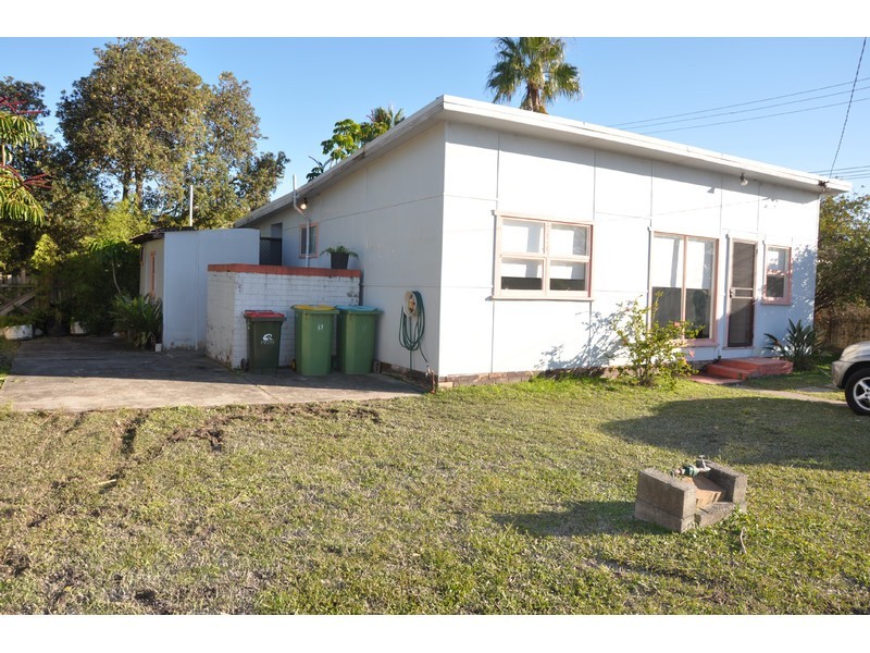 42 Flinders Avenue, Killarney Vale NSW 2261