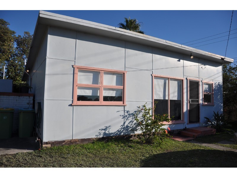 42 Flinders Avenue, Killarney Vale NSW 2261