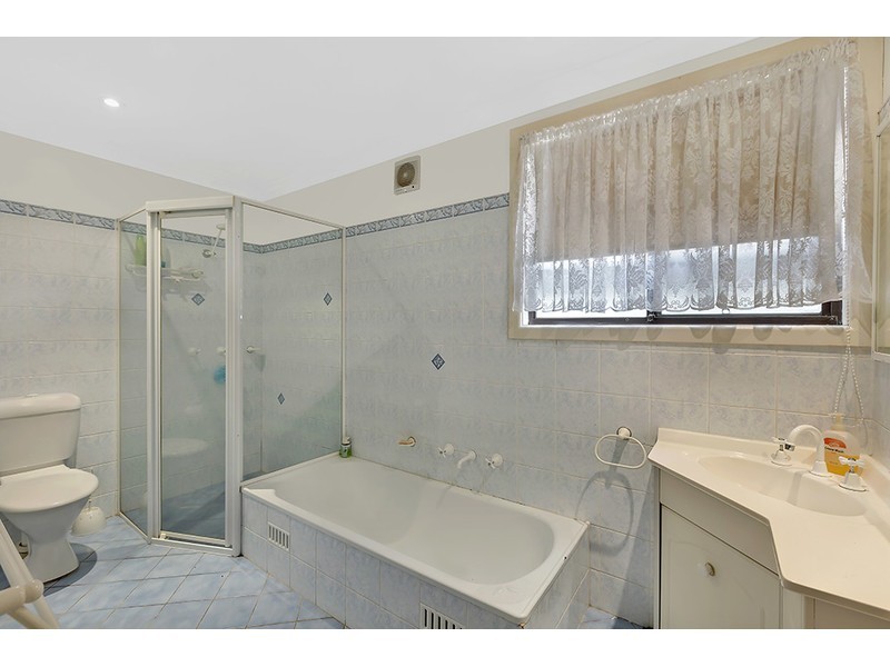 81 Lakedge Avenue, Berkeley Vale NSW 2261