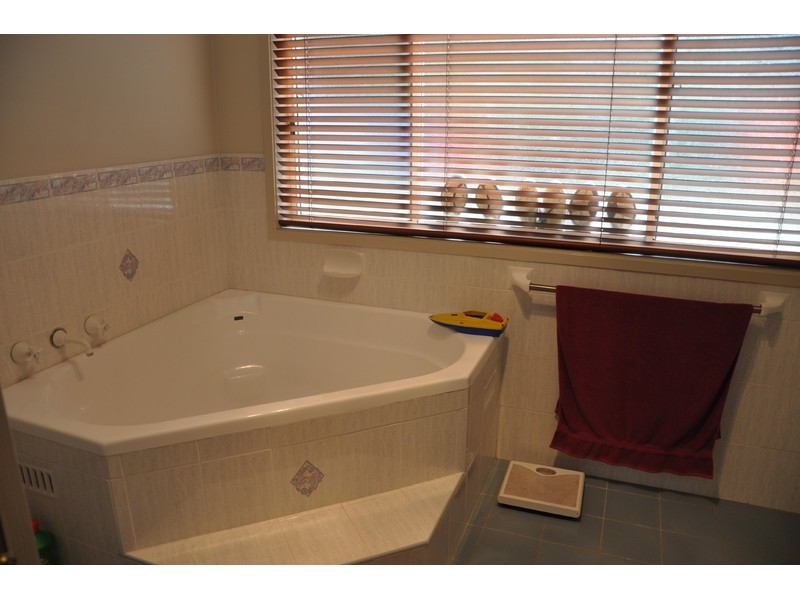 2 Bangalow Close, Tumbi Umbi NSW 2261