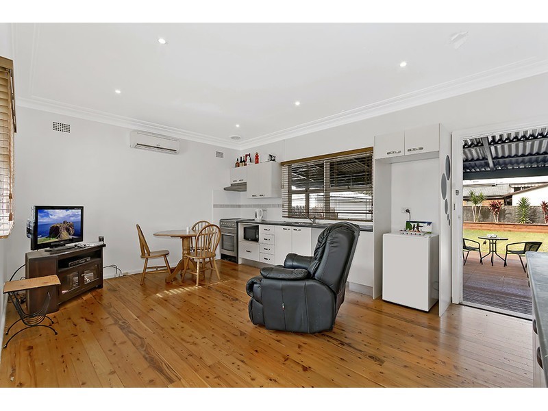 38 St James Avenue, Berkeley Vale NSW 2261