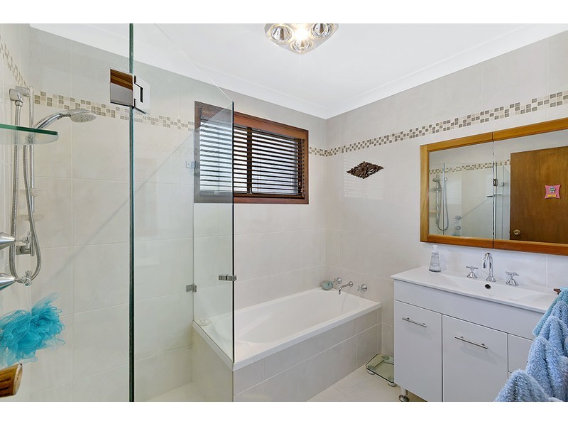 7 Fishermens Bend, Bateau Bay NSW 2261