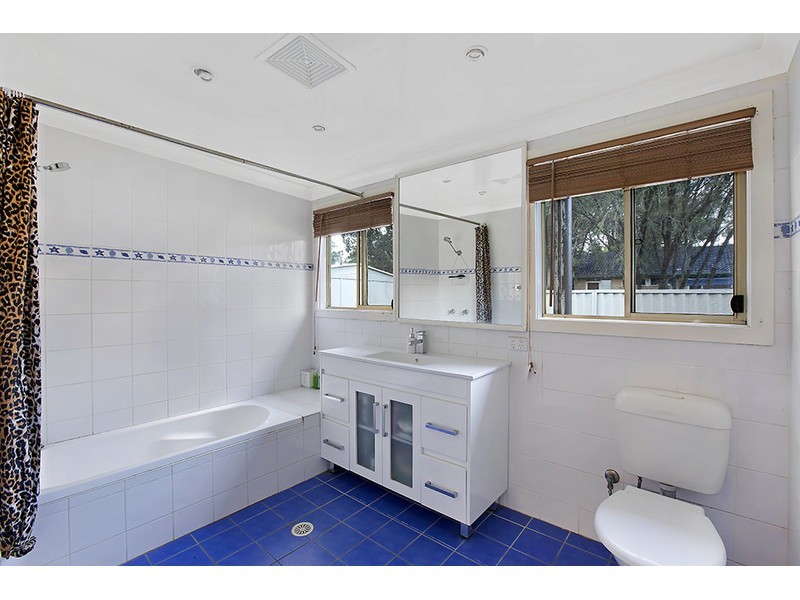 38 Laguna Parade, Berkeley Vale NSW 2261