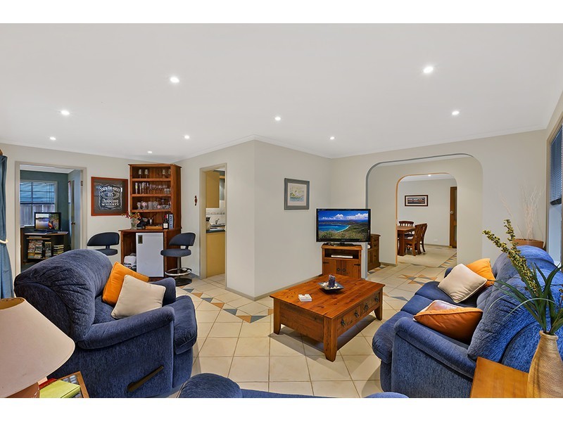 34 Elaine Avenue, Berkeley Vale NSW 2261