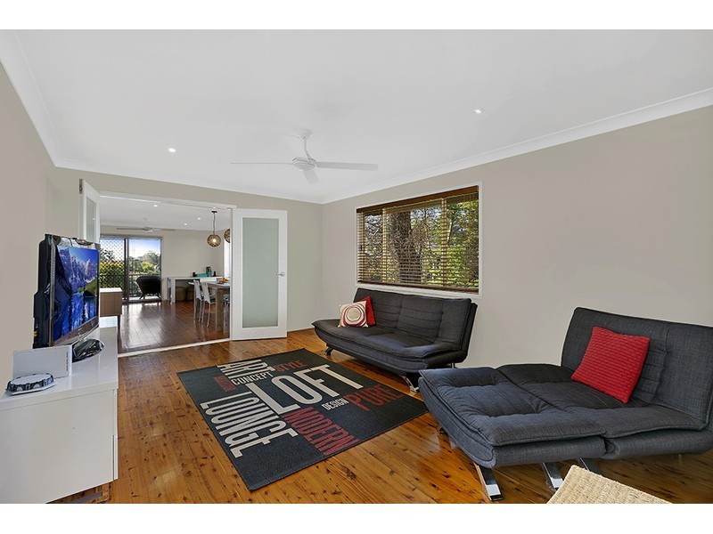 8 Roger Crescent, Berkeley Vale NSW 2261