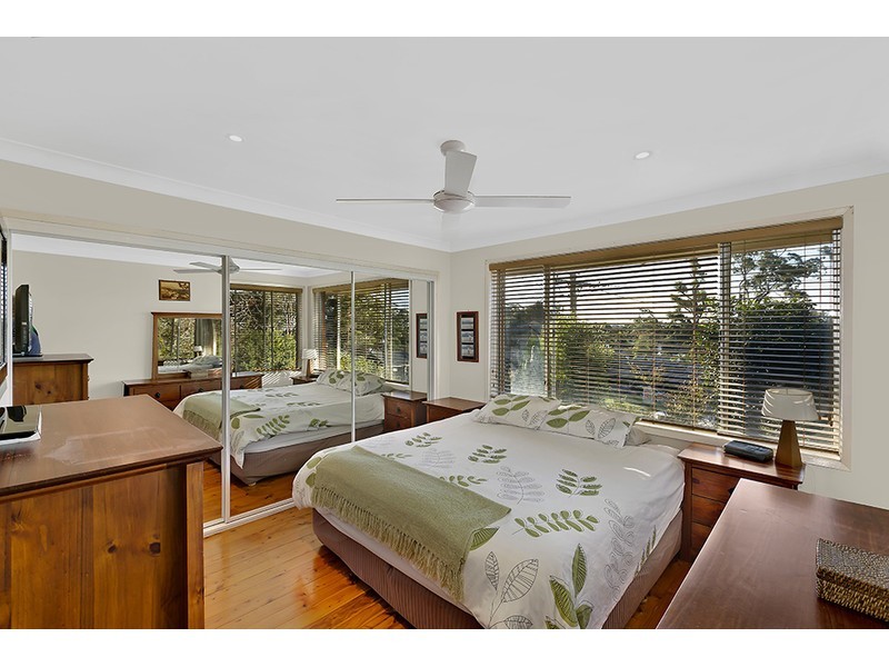 8 Roger Crescent, Berkeley Vale NSW 2261