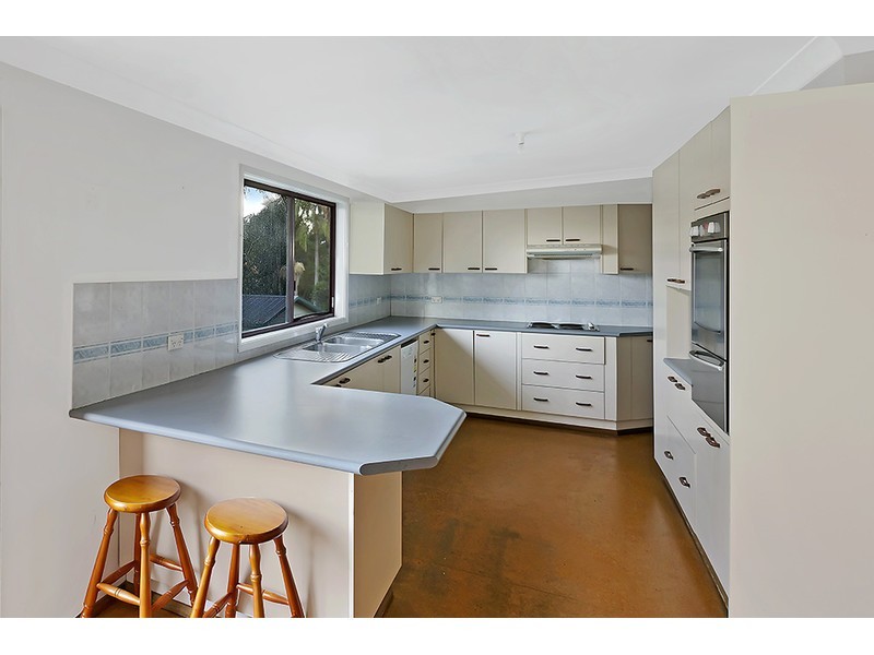 13 Wyong Road, Berkeley Vale NSW 2261