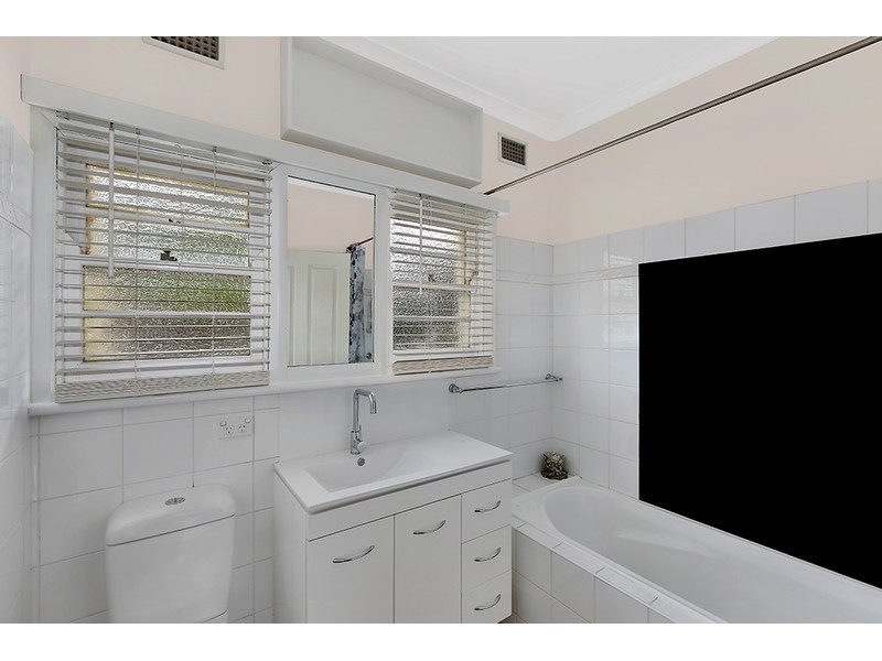 125 Tuggerawong Road, Wyongah NSW 2259