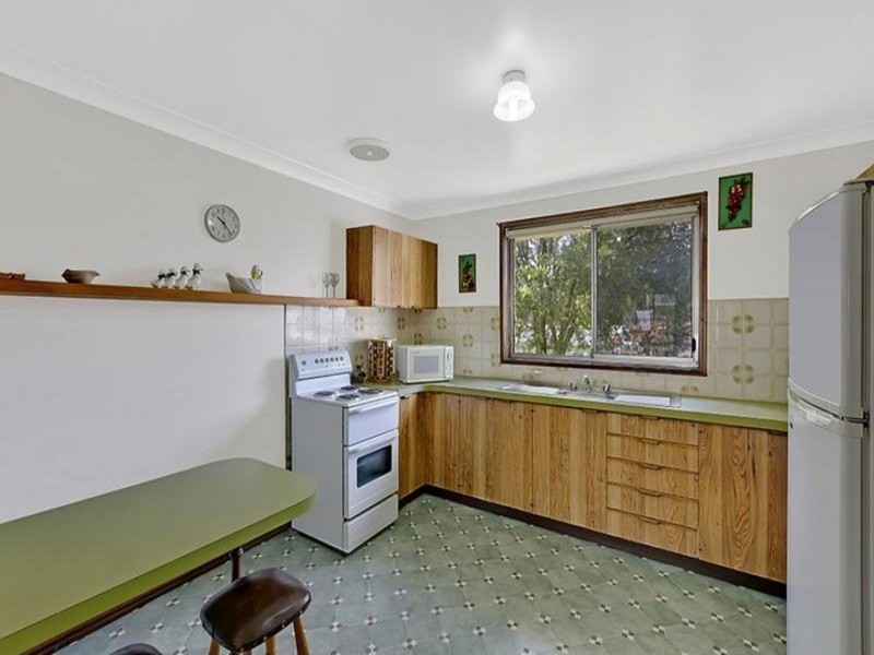 2 Pindarri Avenue, Berkeley Vale NSW 2261