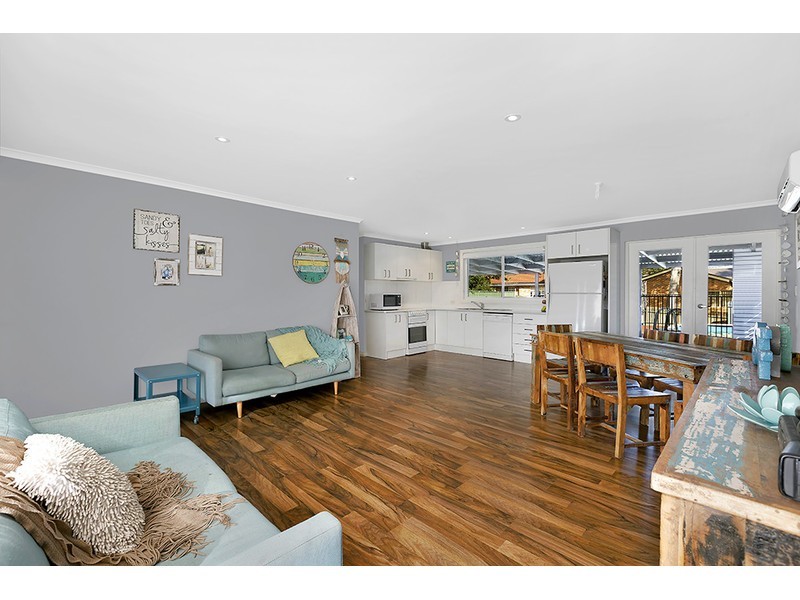 18 Grevillea Crescent, Berkeley Vale NSW 2261