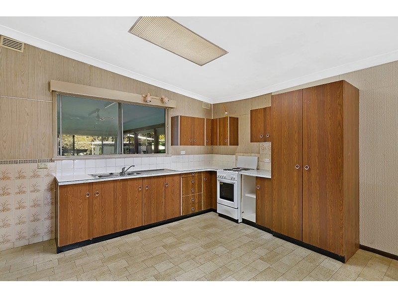 24 Panorama Pde, Berkeley Vale NSW 2261