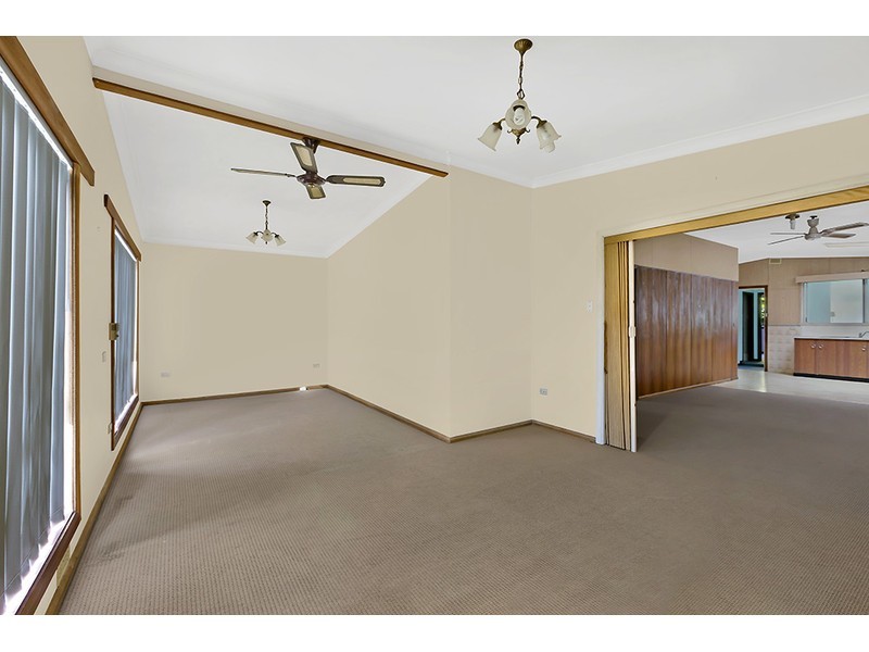 24 Panorama Pde, Berkeley Vale NSW 2261