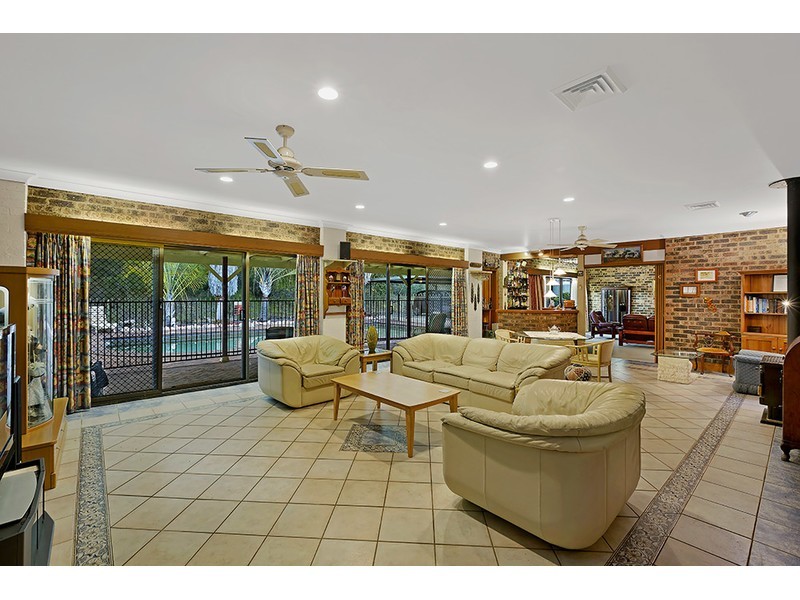 122 Woods Road, Jilliby NSW 2259