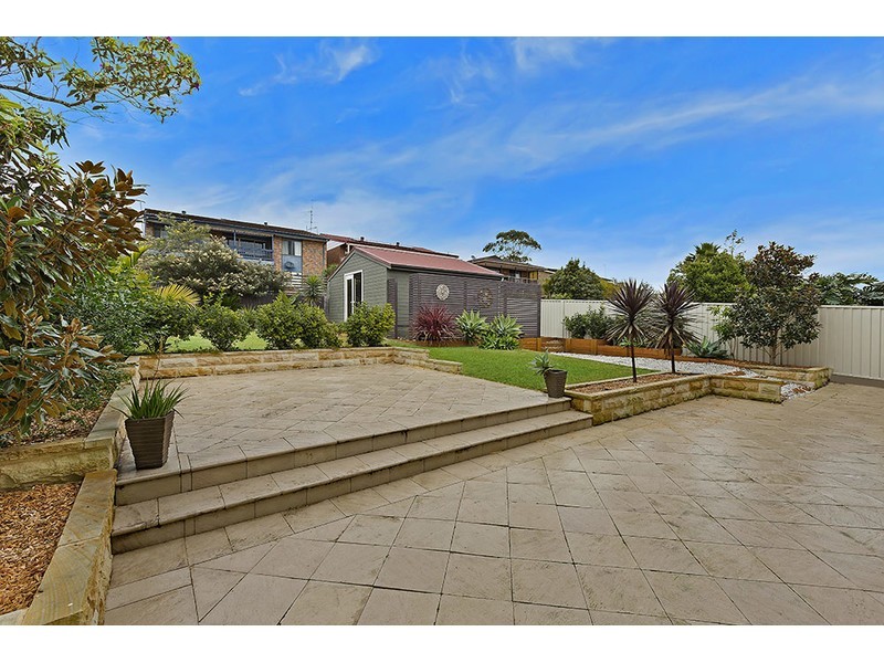 6 Hillcrest Avenue, Bateau Bay NSW 2261