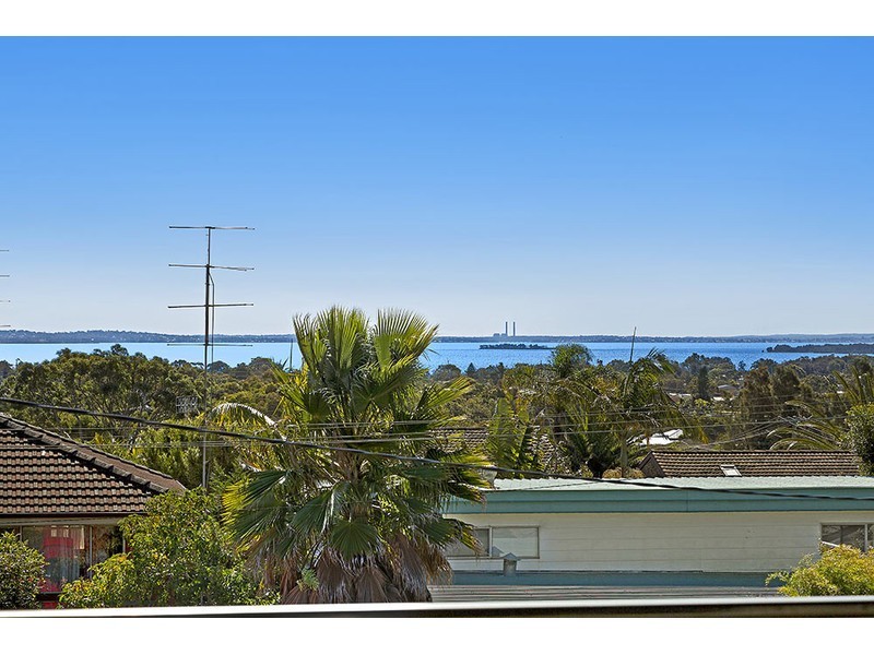 6 Hillcrest Avenue, Bateau Bay NSW 2261