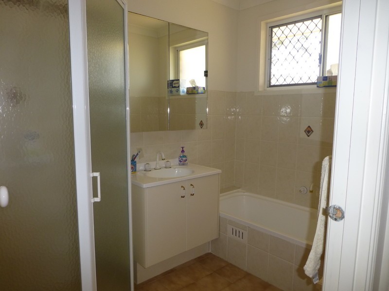 4 Parkside Avenue, Bateau Bay NSW 2261