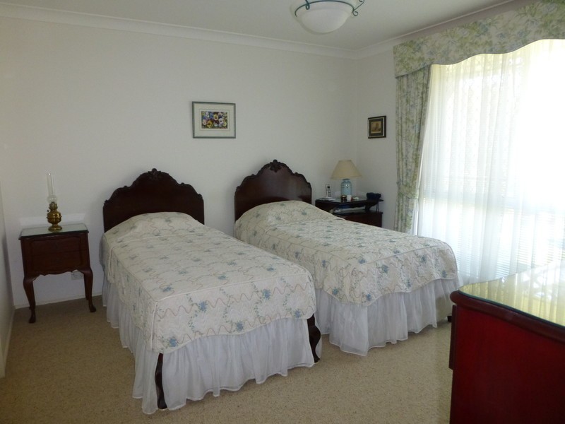 4 Parkside Avenue, Bateau Bay NSW 2261