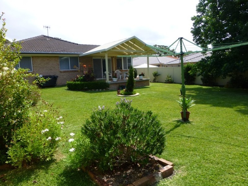 4 Parkside Avenue, Bateau Bay NSW 2261