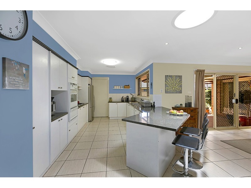 1 Castlereagh Crescent, Bateau Bay NSW 2261