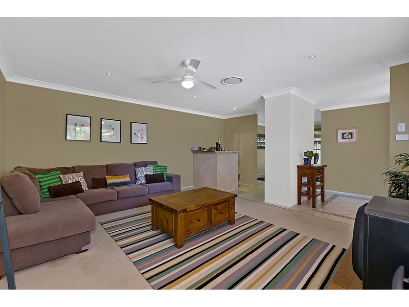 1 Castlereagh Crescent, Bateau Bay NSW 2261