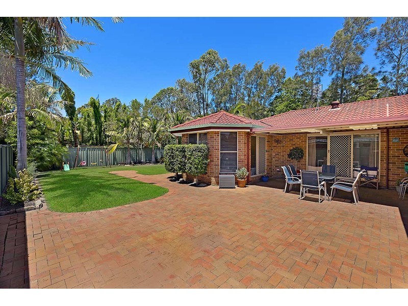 1 Castlereagh Crescent, Bateau Bay NSW 2261