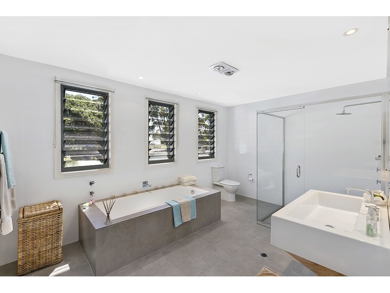 69 Bateau Bay Road, Bateau Bay NSW 2261