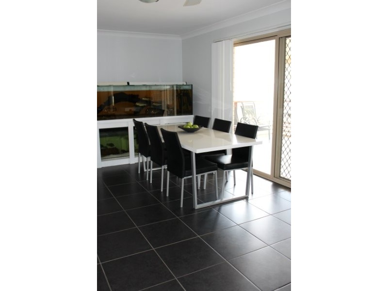 8 Serenity Court, Crestmead QLD 4132