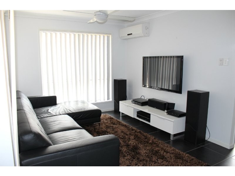 8 Serenity Court, Crestmead QLD 4132