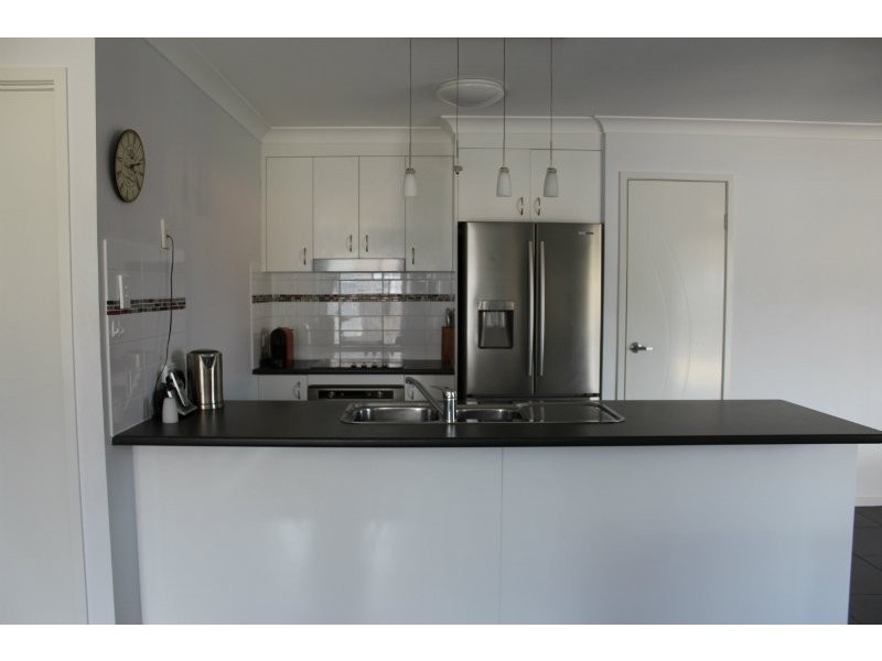 8 Serenity Court, Crestmead QLD 4132