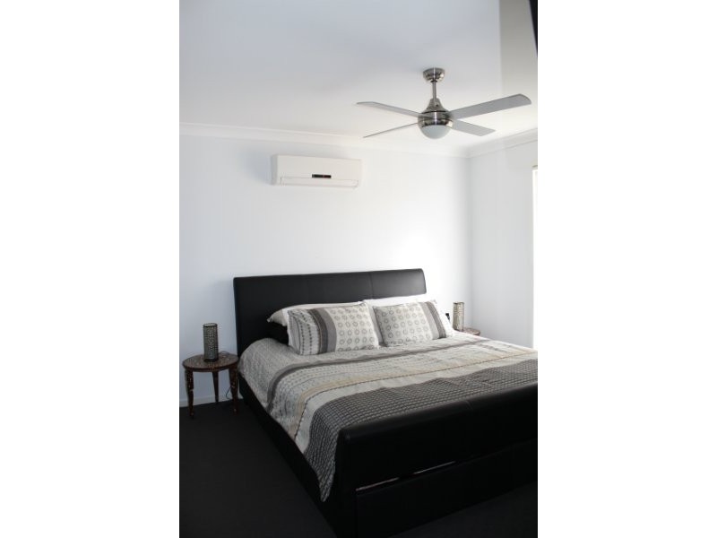 8 Serenity Court, Crestmead QLD 4132