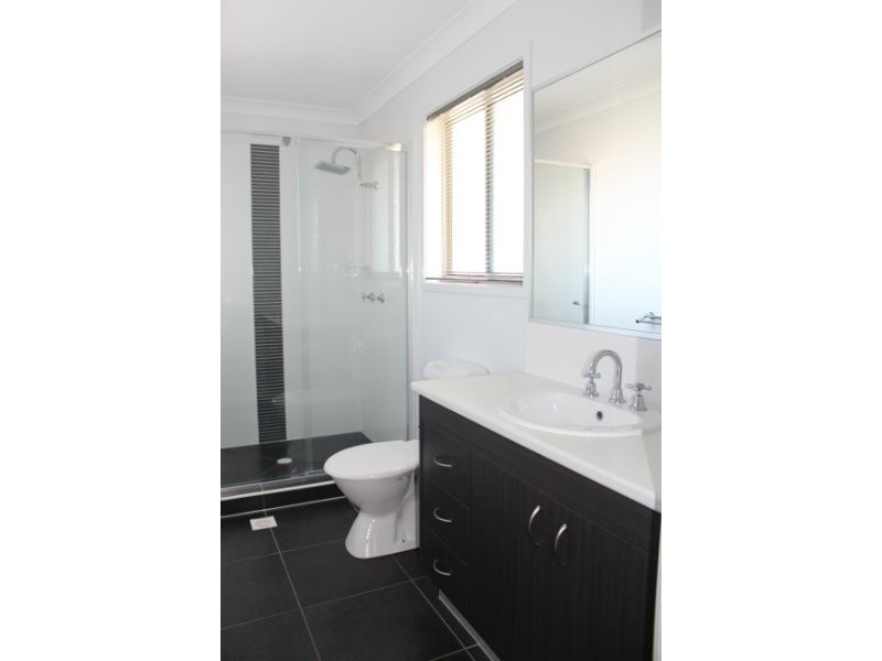 8 Serenity Court, Crestmead QLD 4132