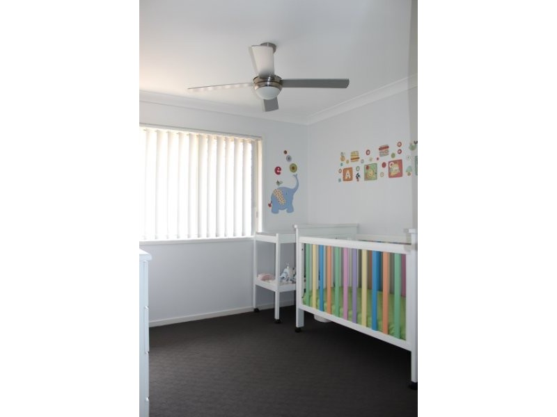 8 Serenity Court, Crestmead QLD 4132