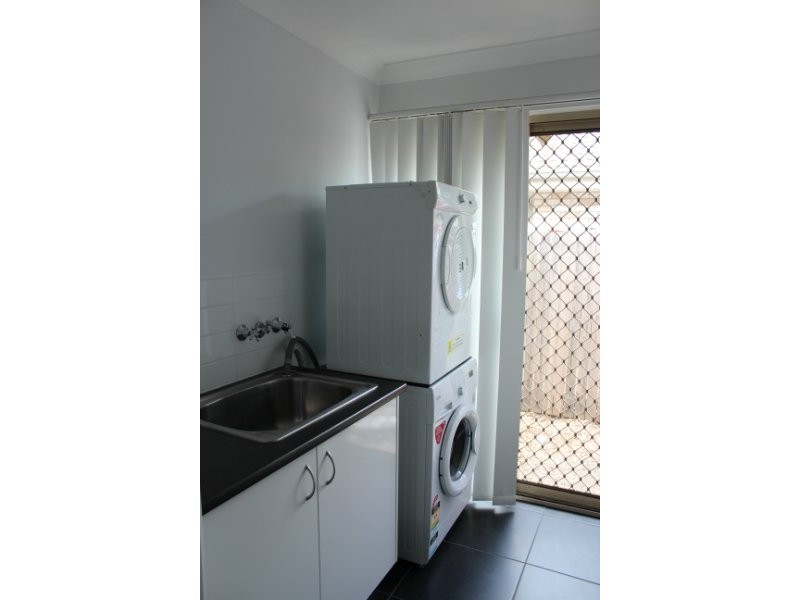 8 Serenity Court, Crestmead QLD 4132