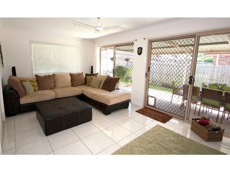 15 Billabong Drive, Crestmead QLD 4132