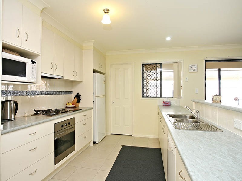 8 Fordham Court, Regents Park QLD 4118